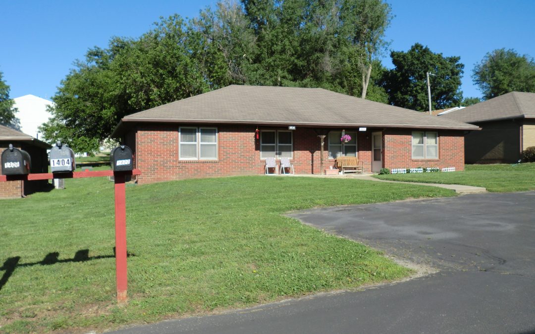 1404 South 38th Place